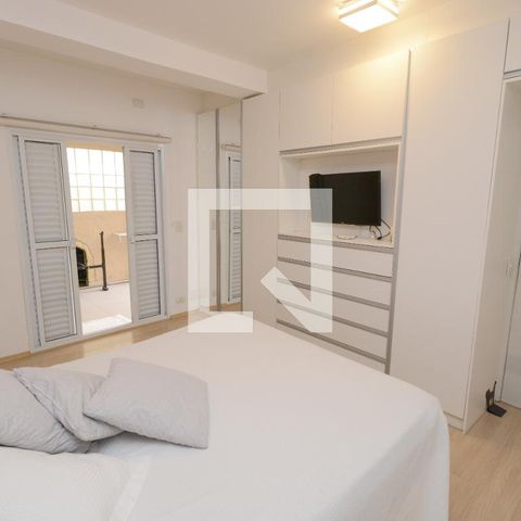 Casa para alugar com 250m², 3 quartos e 3 vagasSuíte