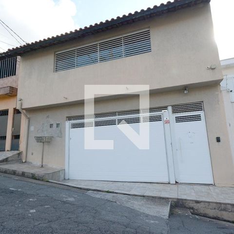 Casa para alugar com 250m², 3 quartos e 3 vagasFachada