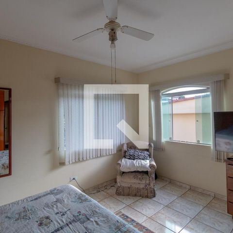 Casa à venda com 230m², 4 quartos e 4 vagas Casa à venda com 230m², 4 quartos e 4 vagasSuíte