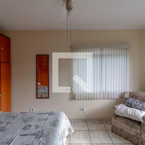 Casa à venda com 230m², 4 quartos e 4 vagas Casa à venda com 230m², 4 quartos e 4 vagasSuíte