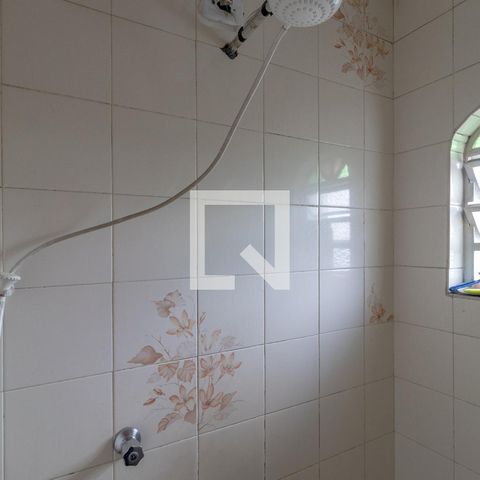 Casa à venda com 230m², 4 quartos e 4 vagas Casa à venda com 230m², 4 quartos e 4 vagasBanheiro 1