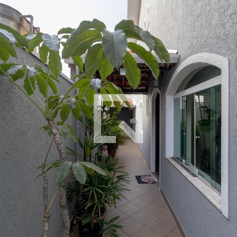 Casa à venda com 230m², 4 quartos e 4 vagas Casa à venda com 230m², 4 quartos e 4 vagasCorredor