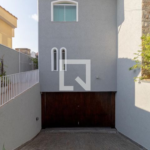 Casa à venda com 230m², 4 quartos e 4 vagas Casa à venda com 230m², 4 quartos e 4 vagasFachada Interna