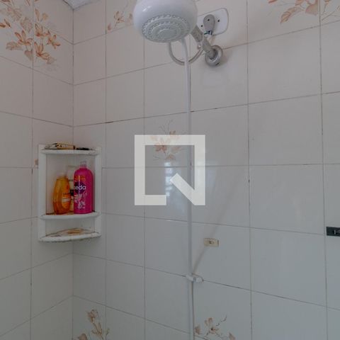Casa à venda com 230m², 4 quartos e 4 vagas Casa à venda com 230m², 4 quartos e 4 vagasBanheiro Suíte