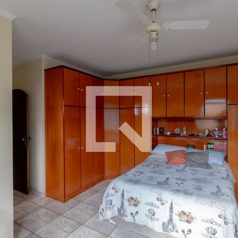 Casa à venda com 230m², 4 quartos e 4 vagas Casa à venda com 230m², 4 quartos e 4 vagasSuíte