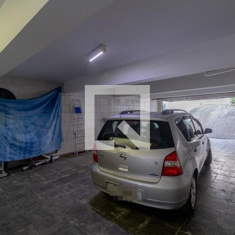 Casa à venda com 230m², 4 quartos e 4 vagas Casa à venda com 230m², 4 quartos e 4 vagasGaragem