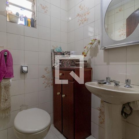 Casa à venda com 230m², 4 quartos e 4 vagas Casa à venda com 230m², 4 quartos e 4 vagasBanheiro 2