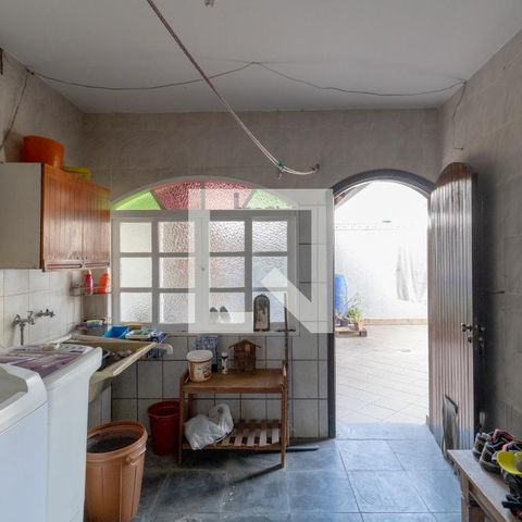 Casa à venda com 230m², 4 quartos e 4 vagas Casa à venda com 230m², 4 quartos e 4 vagasÁrea de Serviço