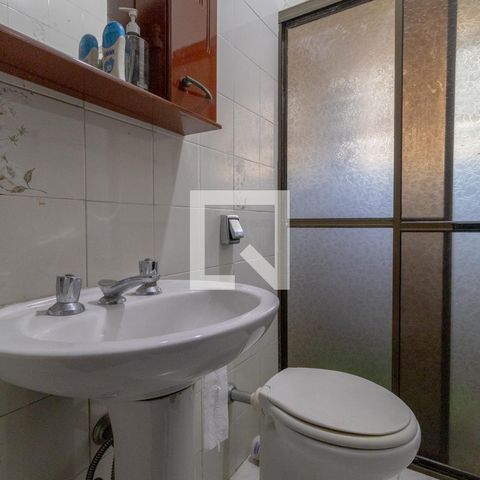Casa à venda com 230m², 4 quartos e 4 vagas Casa à venda com 230m², 4 quartos e 4 vagasBanheiro 1
