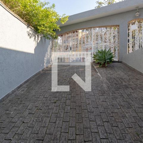 Casa à venda com 230m², 4 quartos e 4 vagas Casa à venda com 230m², 4 quartos e 4 vagasGaragem