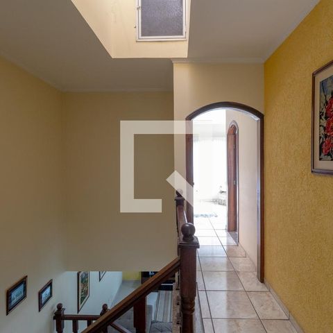 Casa à venda com 230m², 4 quartos e 4 vagas Casa à venda com 230m², 4 quartos e 4 vagasCorredor