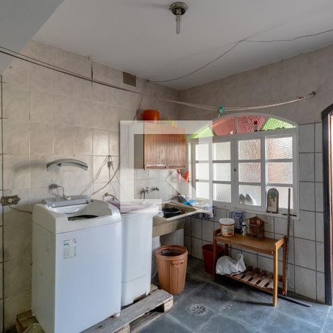 Casa à venda com 230m², 4 quartos e 4 vagas Casa à venda com 230m², 4 quartos e 4 vagasÁrea de Serviço