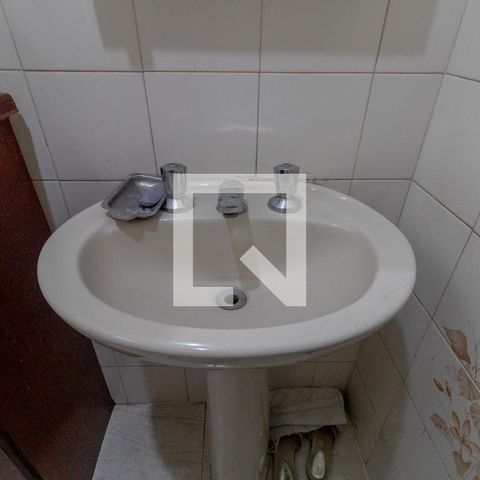 Casa à venda com 230m², 4 quartos e 4 vagas Casa à venda com 230m², 4 quartos e 4 vagasBanheiro 2