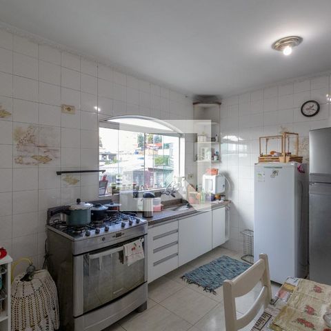 Casa à venda com 230m², 4 quartos e 4 vagas Casa à venda com 230m², 4 quartos e 4 vagasCozinha