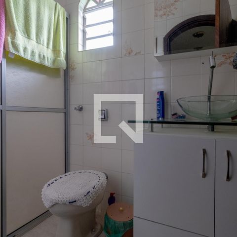 Casa à venda com 230m², 4 quartos e 4 vagas Casa à venda com 230m², 4 quartos e 4 vagasBanheiro 1