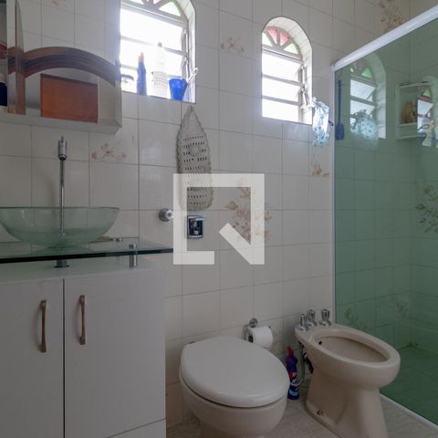 Casa à venda com 230m², 4 quartos e 4 vagas Casa à venda com 230m², 4 quartos e 4 vagasBanheiro Suíte