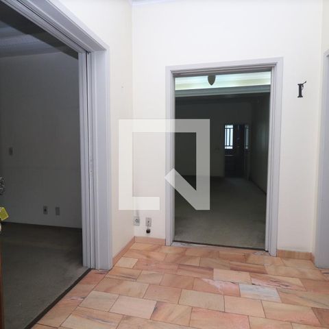 Casa para alugar com 320m², 4 quartos e 2 vagasHall de entrada