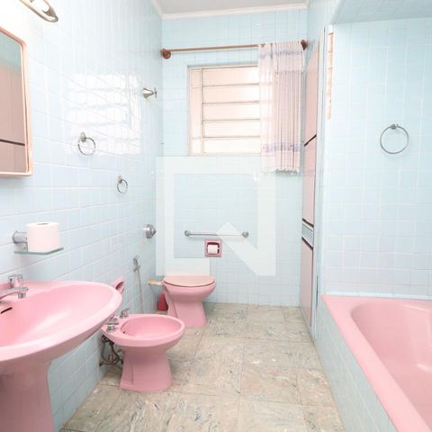 Casa para alugar com 320m², 4 quartos e 2 vagasBanheiro da Suíte
