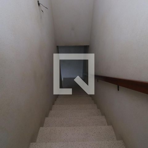 Casa para alugar com 320m², 4 quartos e 2 vagasescada para garagem 