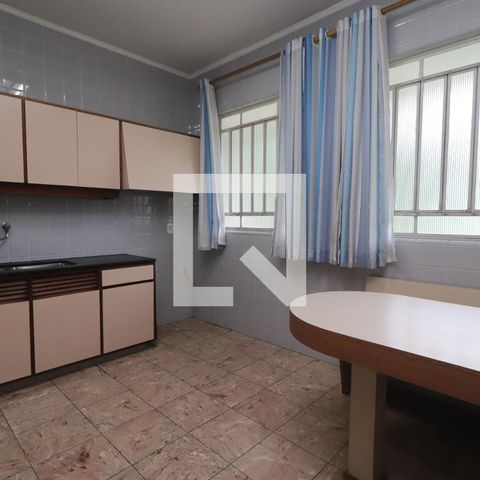 Casa para alugar com 320m², 4 quartos e 2 vagasCozinha