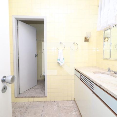 Casa para alugar com 320m², 4 quartos e 2 vagasBanheiro