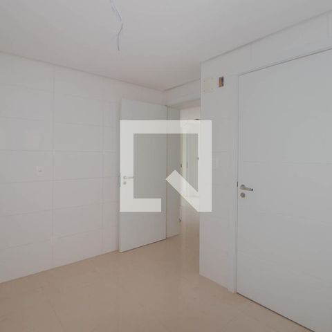 Apartamento à venda com 145m², 3 quartos e 3 vagas Apartamento à venda com 145m², 3 quartos e 3 vagasCozinha e Área de Serviço