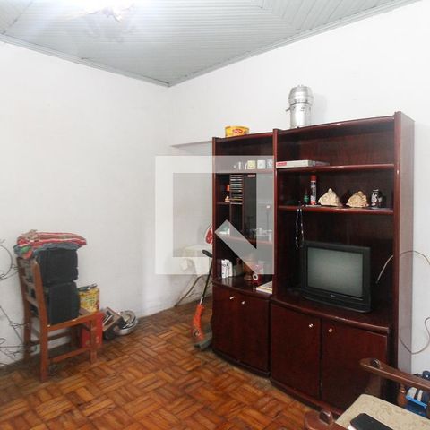 Casa à venda com 100m², 2 quartos e 3 vagas Casa à venda com 100m², 2 quartos e 3 vagasSala