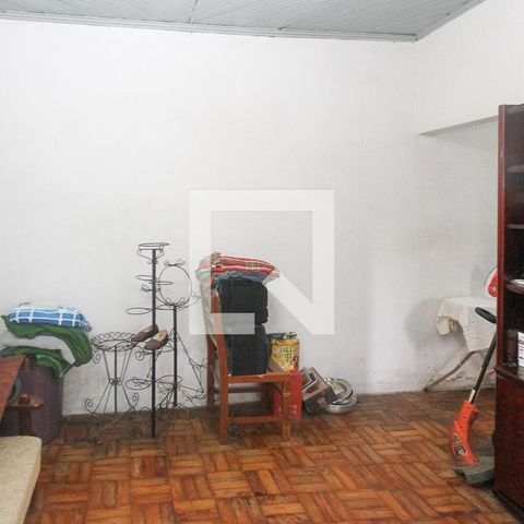 Casa à venda com 100m², 2 quartos e 3 vagas Casa à venda com 100m², 2 quartos e 3 vagasSala
