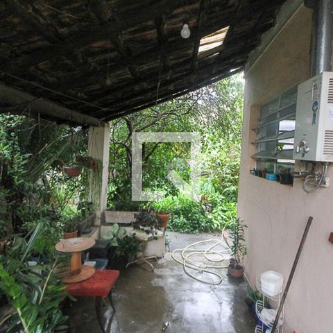 Casa à venda com 100m², 2 quartos e 3 vagas Casa à venda com 100m², 2 quartos e 3 vagasQuintal