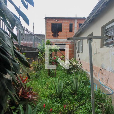 Casa à venda com 100m², 2 quartos e 3 vagas Casa à venda com 100m², 2 quartos e 3 vagasQuintal da casa 02