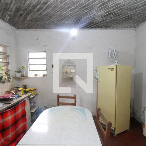 Casa à venda com 100m², 2 quartos e 3 vagas Casa à venda com 100m², 2 quartos e 3 vagasCozinha