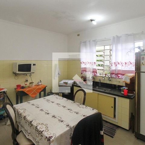 Casa à venda com 100m², 2 quartos e 3 vagas Casa à venda com 100m², 2 quartos e 3 vagasCozinha