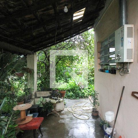 Casa à venda com 100m², 2 quartos e 3 vagas Casa à venda com 100m², 2 quartos e 3 vagasQuintal