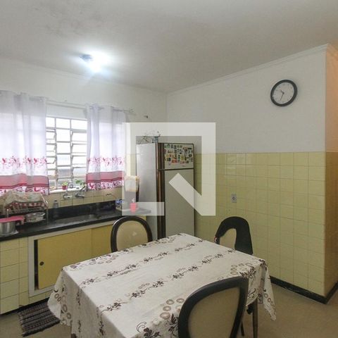 Casa à venda com 100m², 2 quartos e 3 vagas Casa à venda com 100m², 2 quartos e 3 vagasCozinha