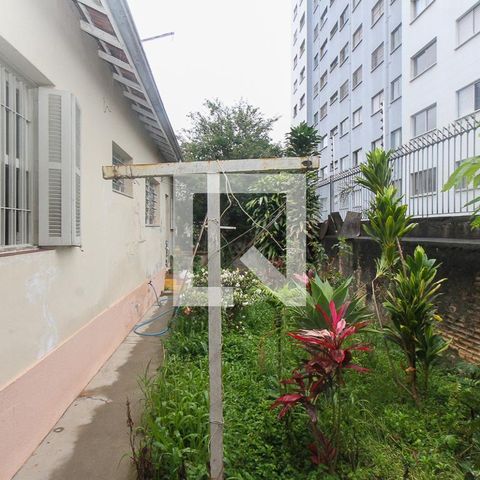 Casa à venda com 100m², 2 quartos e 3 vagas Casa à venda com 100m², 2 quartos e 3 vagasQuintal da casa 02