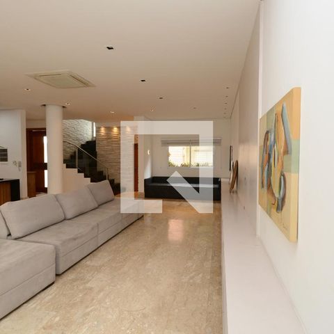 Casa de condomínio à venda com 300m², 4 quartos e 4 vagasSala
