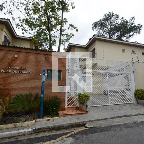 Casa de condomínio à venda com 300m², 4 quartos e 4 vagasFachada e portaria