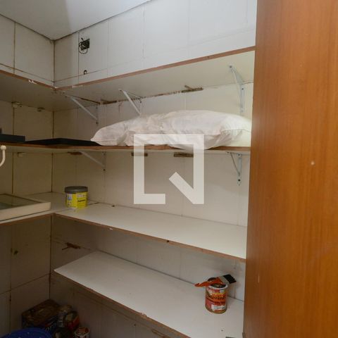 Casa de condomínio à venda com 300m², 4 quartos e 4 vagasDespensa