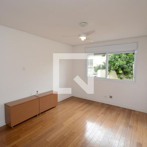 Casa de condomínio à venda com 300m², 4 quartos e 4 vagasSuíte 4
