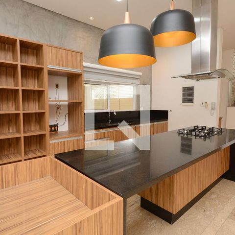 Casa de condomínio à venda com 300m², 4 quartos e 4 vagasDetalhe da cozinha