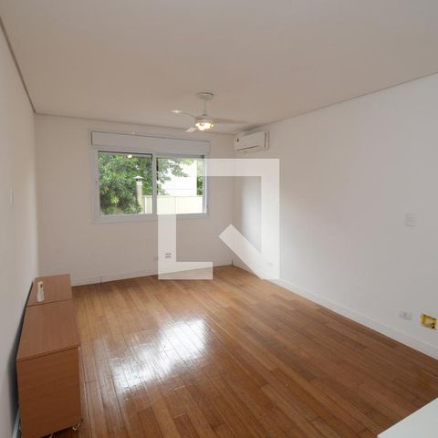 Casa de condomínio à venda com 300m², 4 quartos e 4 vagasSuíte 4