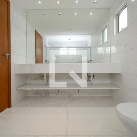 Casa de condomínio à venda com 300m², 4 quartos e 4 vagasBanheiro da Suíte 1
