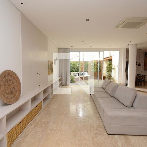 Casa de condomínio à venda com 300m², 4 quartos e 4 vagasSala