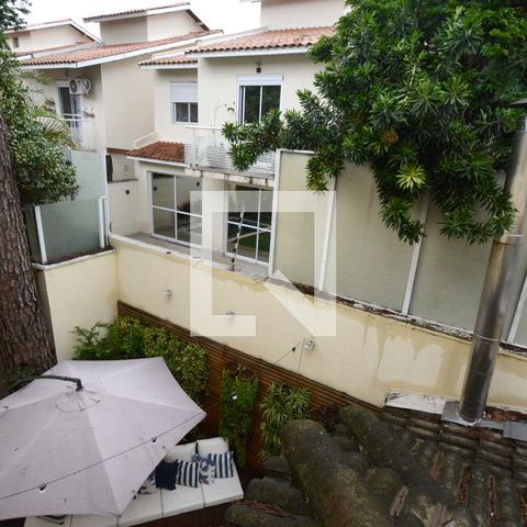 Casa de condomínio à venda com 300m², 4 quartos e 4 vagasVista da Suíte 4