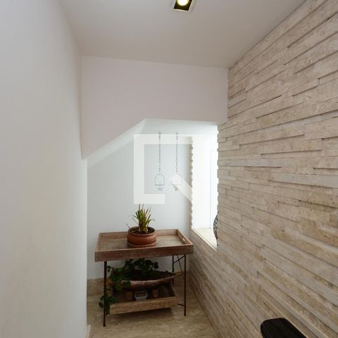Casa de condomínio à venda com 300m², 4 quartos e 4 vagasLavabo