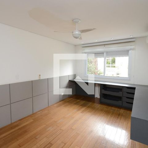 Casa de condomínio à venda com 300m², 4 quartos e 4 vagasSuíte 3