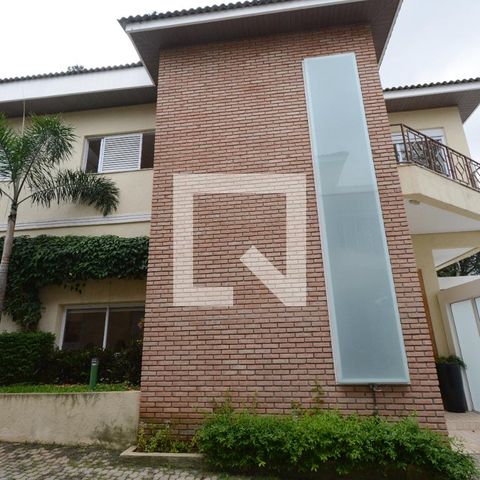 Casa de condomínio à venda com 300m², 4 quartos e 4 vagasFachada