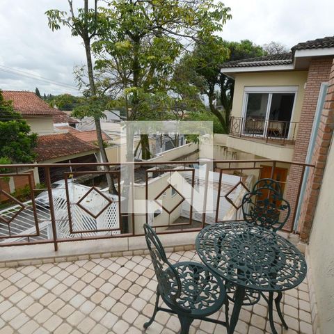 Casa de condomínio à venda com 300m², 4 quartos e 4 vagasVaranda da Suíte 1