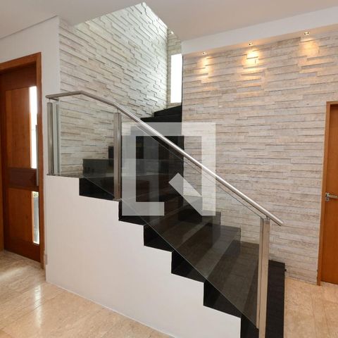 Casa de condomínio à venda com 300m², 4 quartos e 4 vagasSala