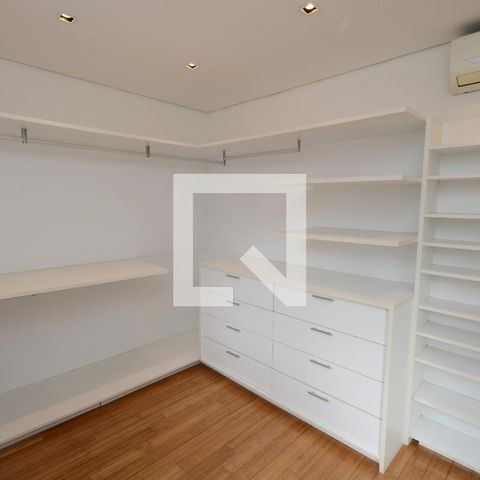 Casa de condomínio à venda com 300m², 4 quartos e 4 vagasSuíte 2